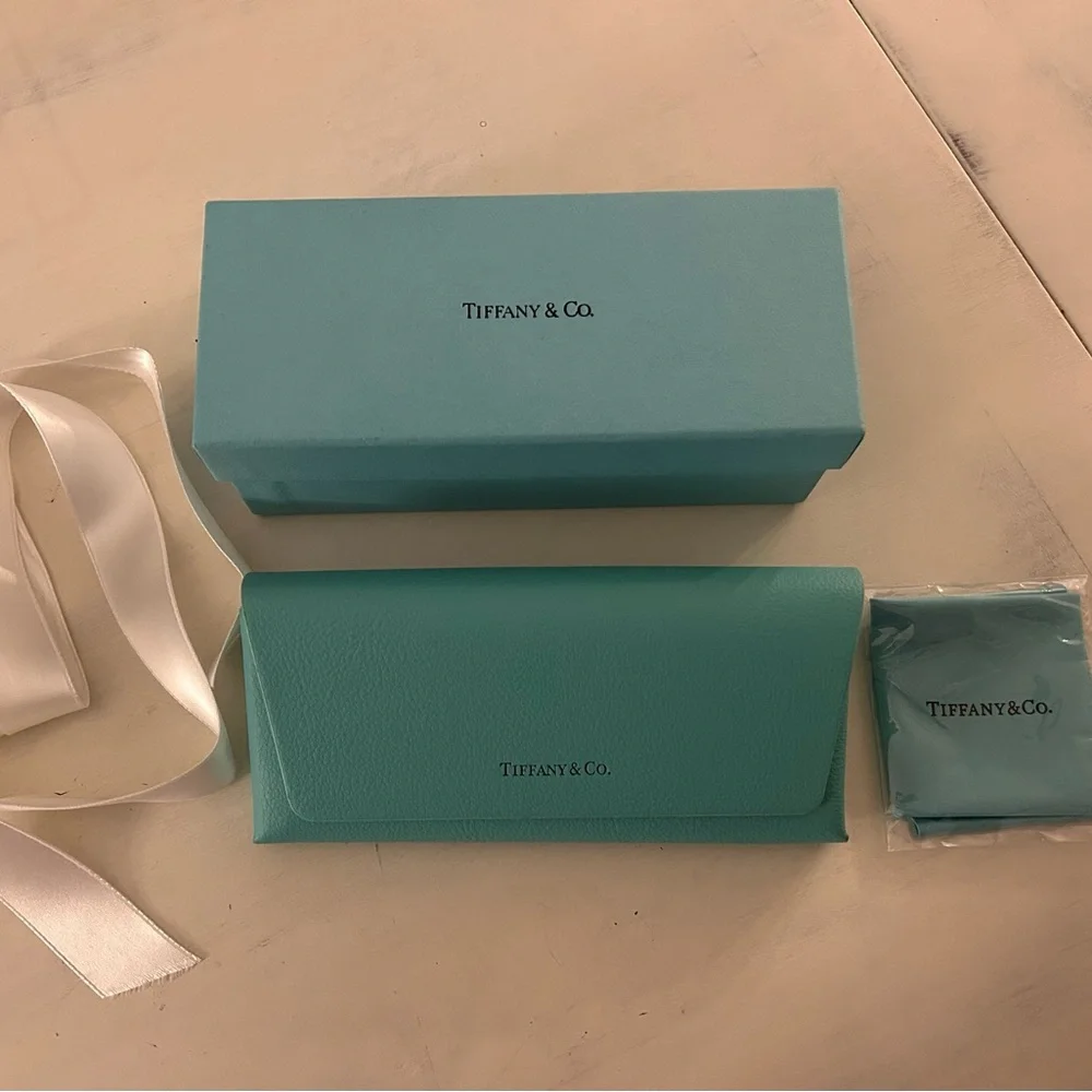 Tiffany & Co sunglasses case - Picture 1 of 9